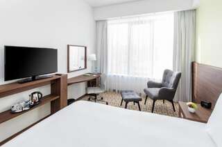 Отель Hampton By Hilton Gdansk Oliwa Гданьск Номер с кроватью размера «queen-size»-3